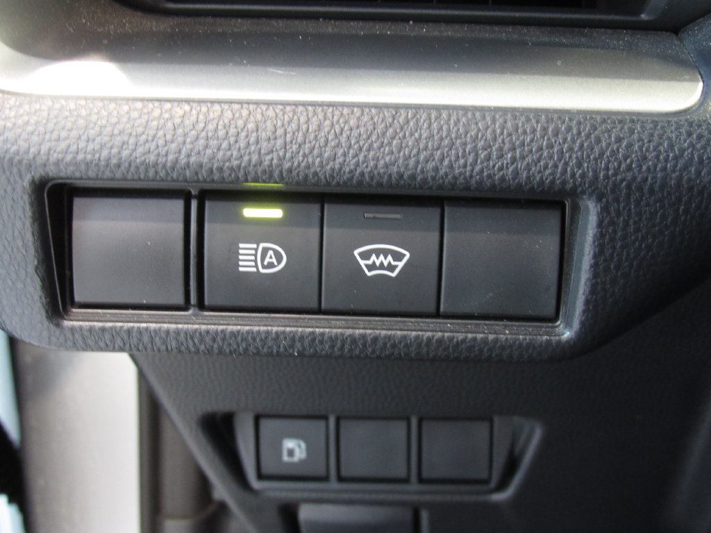 Certified 2025 Toyota Prius LE FWD image 30