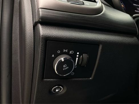 Used 2019 Jeep Grand Cherokee Laredo w/ 18" Wheel & 8.4" Radio Group AWD/4WD image 23