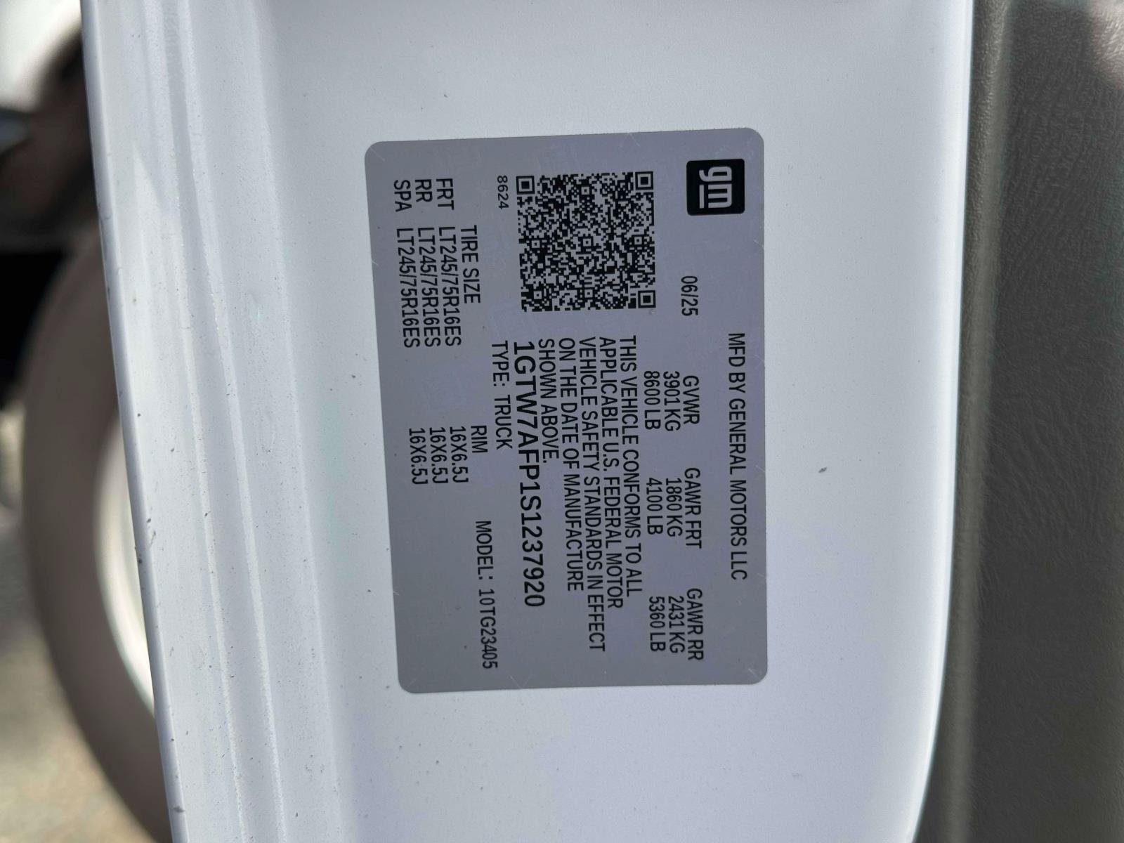 Used 2025 GMC Savana 2500 w/ Driver Convenience Package RWD image 28