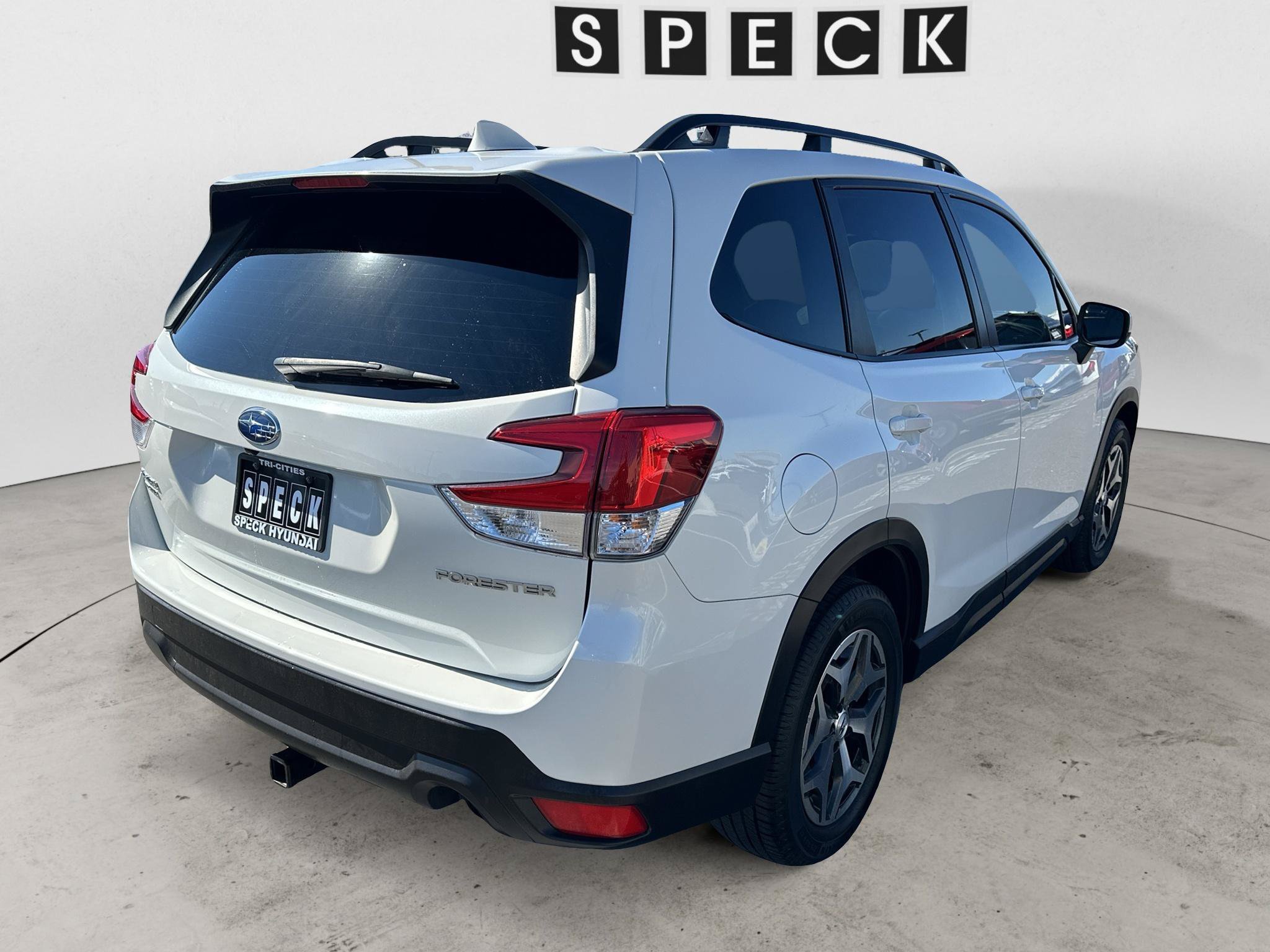 Used 2022 Subaru Forester Premium AWD/4WD image 5