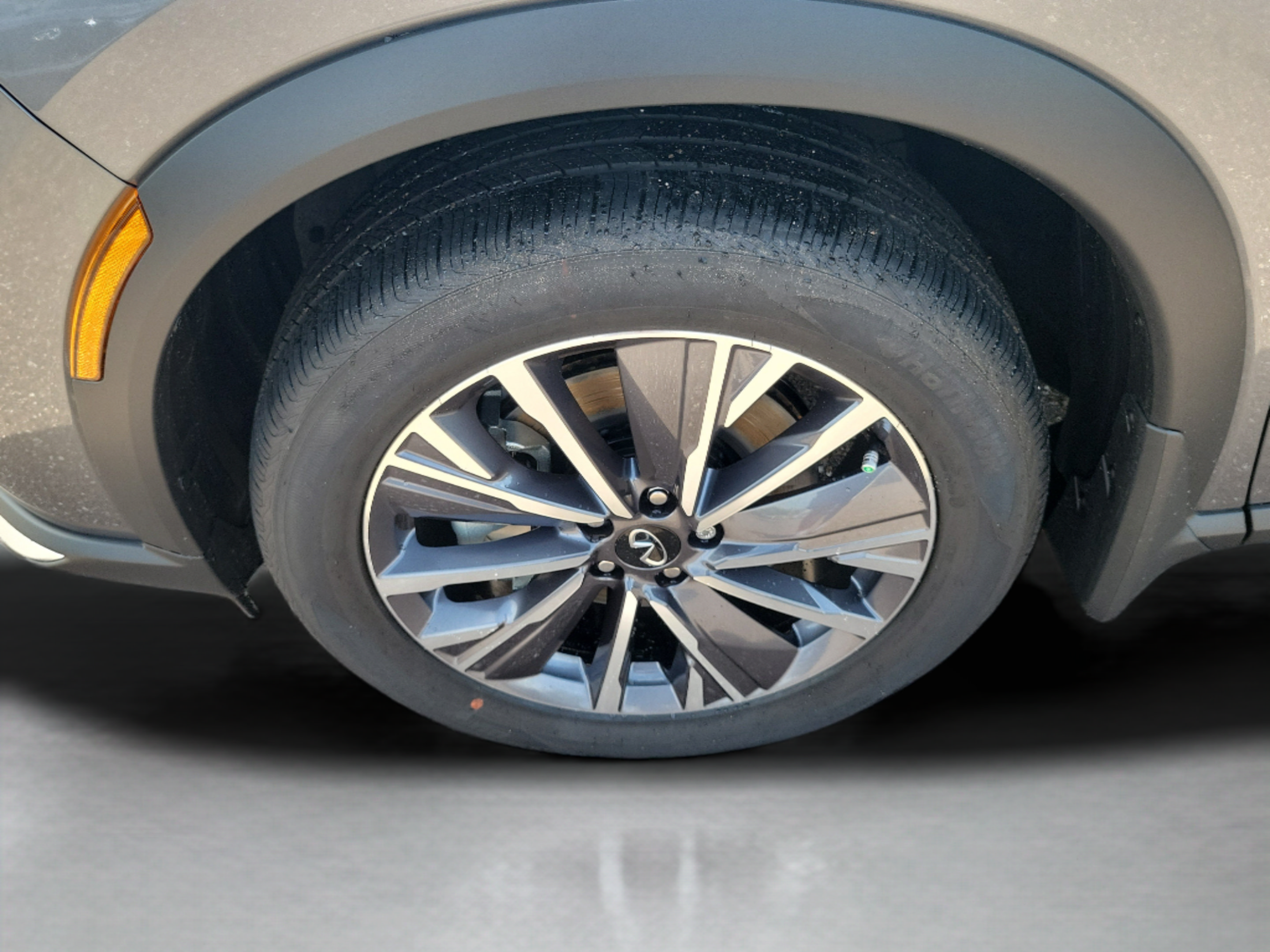 New 2027 INFINITI QX60 Luxe w/ Cargo Package FWD image 9