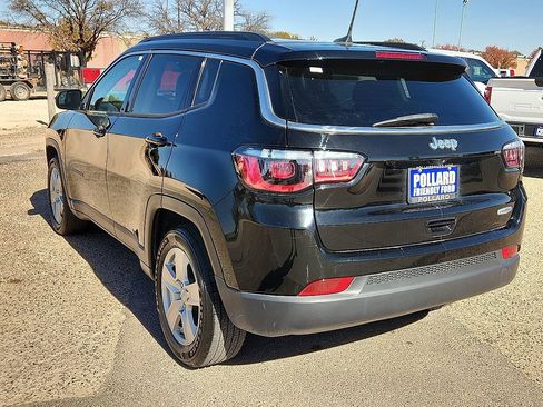 Used 2022 Jeep Compass Latitude image 2