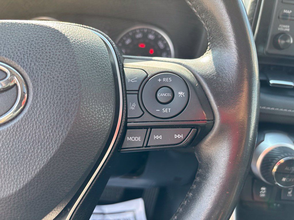 Used 2019 Toyota RAV4 XLE Premium AWD/4WD image 17