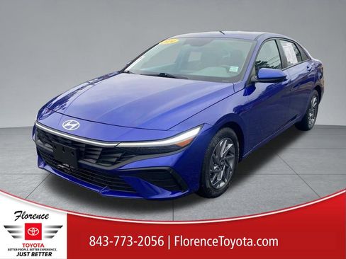 Used 2024 Hyundai Elantra SEL image 2