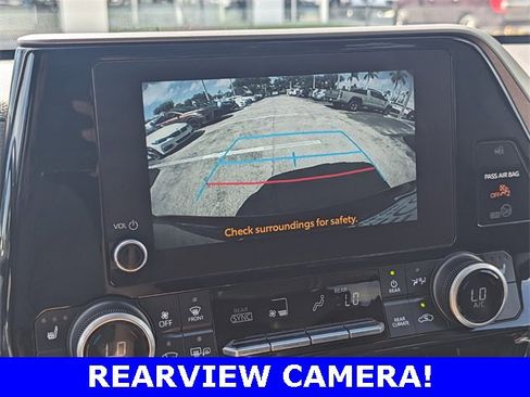 Used 2023 Toyota Highlander XLE image 7