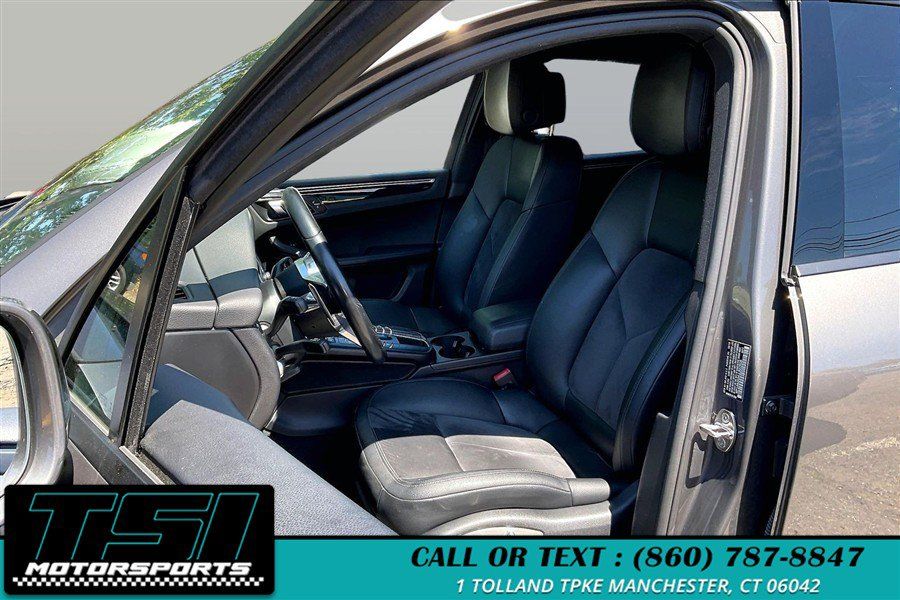Used 2018 Porsche Macan AWD/4WD image 25