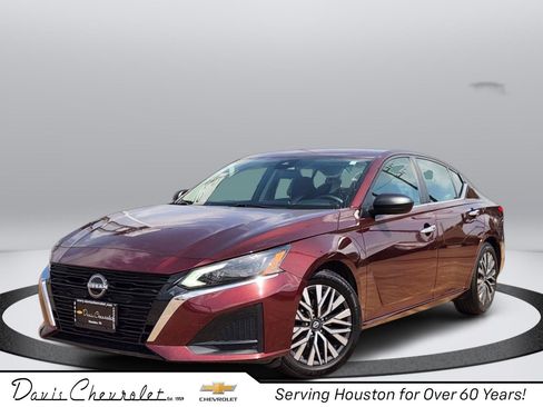 Used 2024 Nissan Altima 2.5 SV FWD image 1