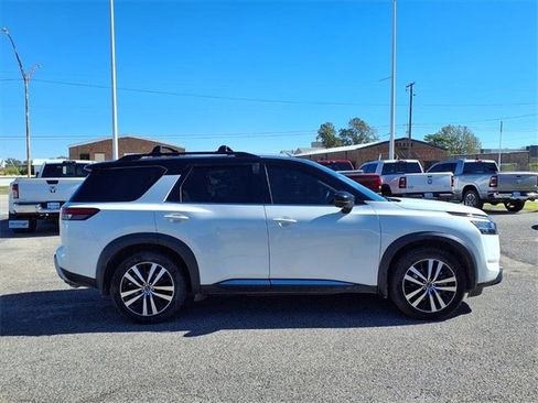 Used 2024 Nissan Pathfinder Platinum w/ Cargo Package image 2