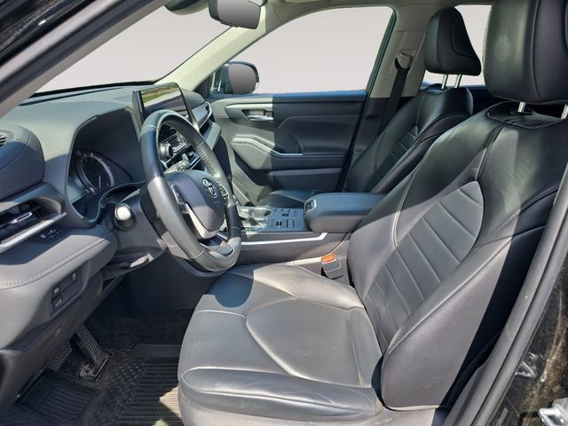 Used 2023 Toyota Highlander XLE AWD/4WD image 9