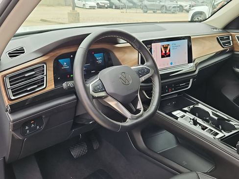 Used 2025 Volkswagen Atlas SE FWD image 15