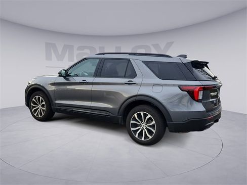 Used 2025 Ford Explorer ST-Line image 5