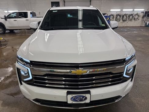 New 2026 Chevrolet Suburban LT image 2