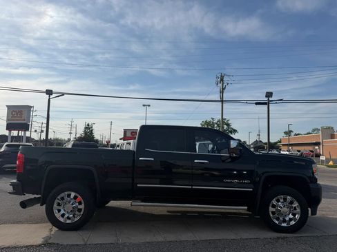 Used 2016 GMC Sierra 2500 Denali w/ Duramax Plus Package AWD/4WD image 6