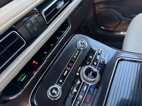 Used 2023 Lincoln Nautilus Reserve image 29