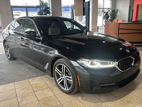 Used 2021 BMW 530i xDrive w/ Premium Package AWD/4WD image 3