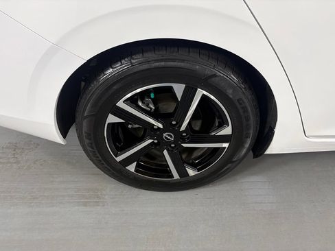 Used 2024 Nissan Sentra SV FWD image 11