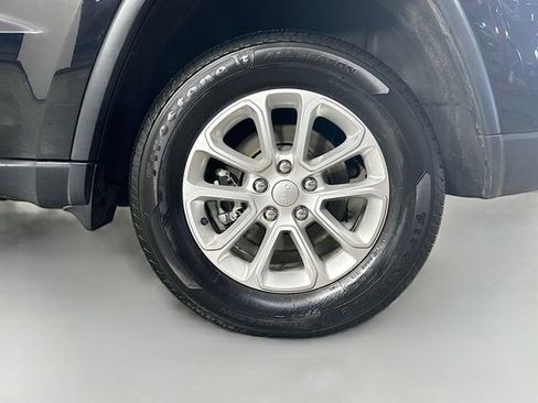 Used 2021 Jeep Grand Cherokee Laredo X image 32