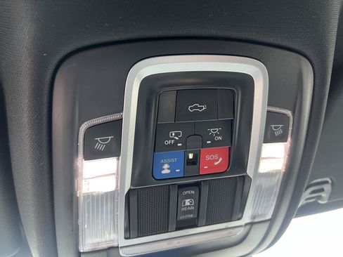 Used 2022 RAM 1500 Laramie AWD/4WD image 33