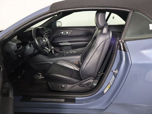 Used 2025 Ford Mustang Premium image 31