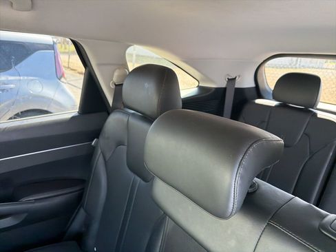 Used 2025 Kia Sorento S image 16