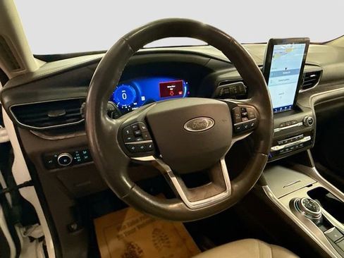 Used 2020 Ford Explorer Platinum w/ Premium Technology Package AWD/4WD image 12