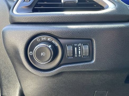Used 2021 Chrysler Pacifica Touring-L w/ Uconnect Theater Family Group FWD image 35