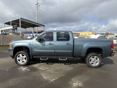 Used 2011 GMC Sierra 2500 SLT w/ SLT Convenience Package image 2