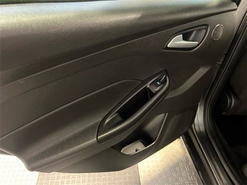 Used 2017 Ford Focus SEL w/ Cold Weather Package image 17