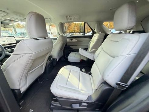 New 2025 Ford Explorer Active w/ Active Comfort Package image 13