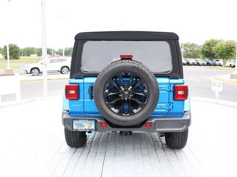 Used 2024 Jeep Wrangler Unlimited Sahara w/ Safety Group AWD/4WD image 4
