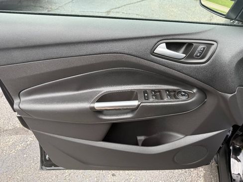 Used 2018 Ford Escape SE w/ SE Sync 3 Package FWD image 11