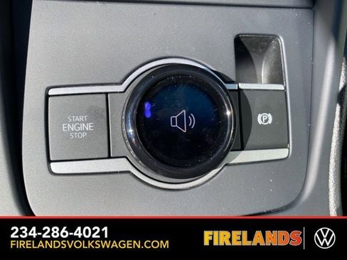 New 2025 Volkswagen Tiguan SE image 38