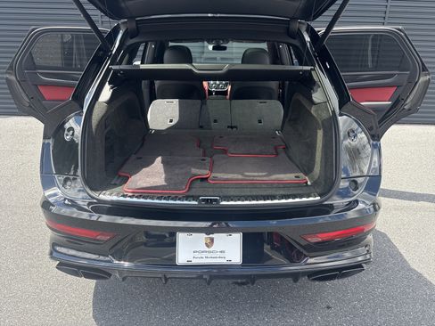 Used 2022 Bentley Bentayga AWD/4WD image 9