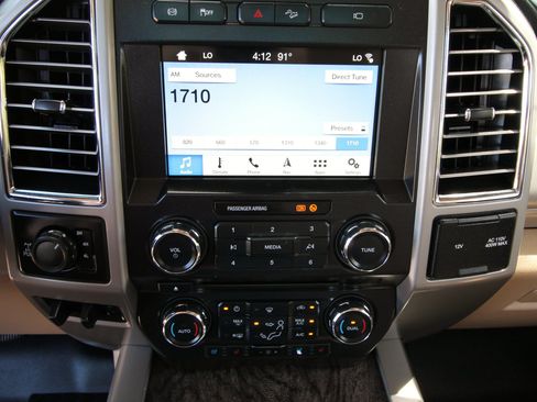Used 2017 Ford F250 Lariat w/ Lariat Ultimate Package AWD/4WD image 31