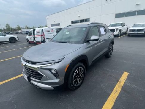 Used 2025 Chevrolet TrailBlazer LT FWD image 6