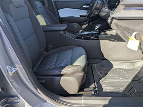 New 2026 Chevrolet Trax LT w/ Sunroof Package image 35