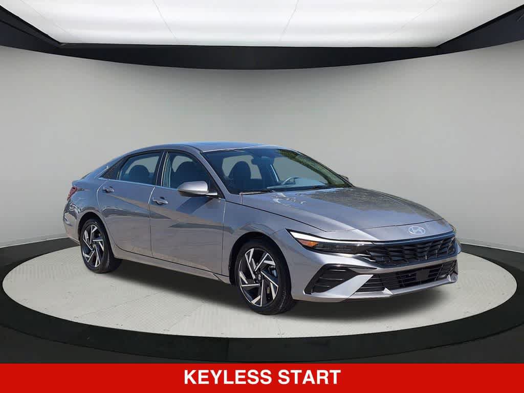 Used 2025 Hyundai Elantra SEL FWD image 9