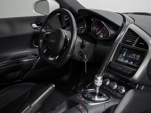 Used 2010 Audi R8 V10 image 28