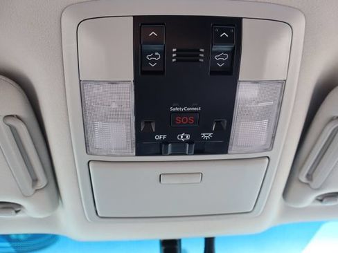 Used 2014 Lexus GX 460 w/ Premium Package AWD/4WD image 22