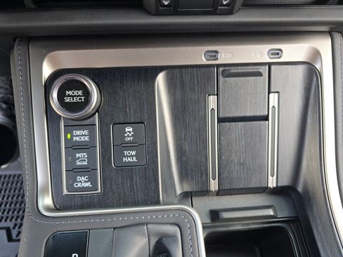 Used 2025 Lexus GX 550 image 30