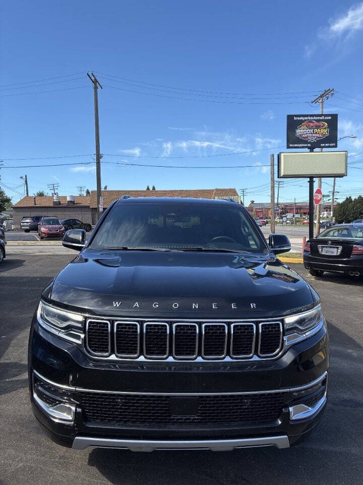 Used 2023 Jeep Wagoneer L Series II AWD/4WD image 2