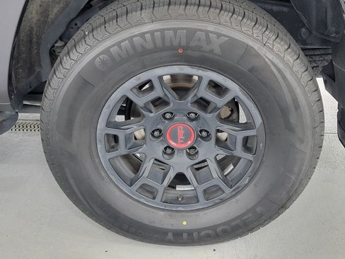 Certified 2022 Toyota 4Runner TRD Off-Road Premium w/ TRD Black Wheel Package (TMS) AWD/4WD image 11
