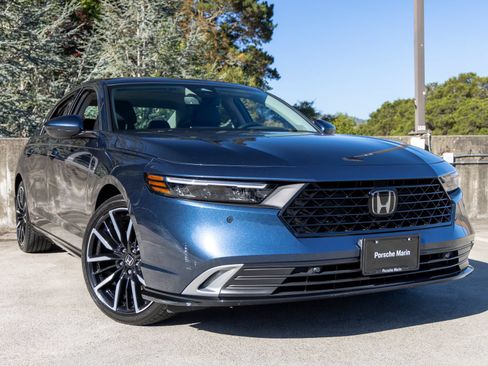 Used 2023 Honda Accord Touring image 9