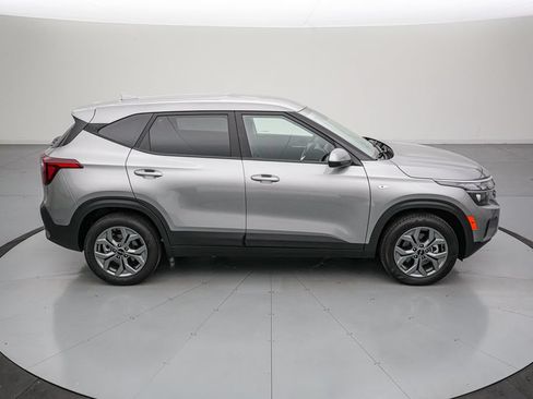 Used 2026 Kia Seltos LX AWD/4WD image 3