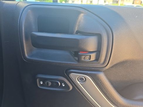 Used 2015 Jeep Wrangler Unlimited Sahara AWD/4WD image 12
