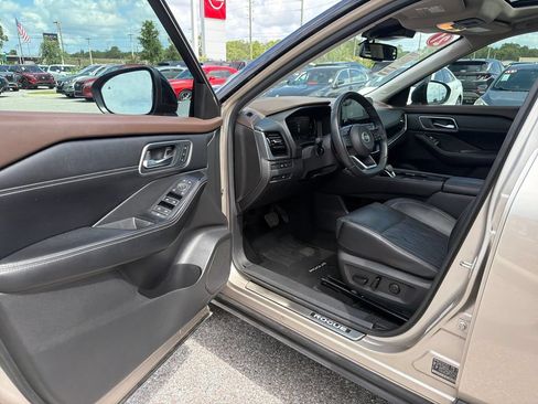 Used 2021 Nissan Rogue Platinum FWD image 12
