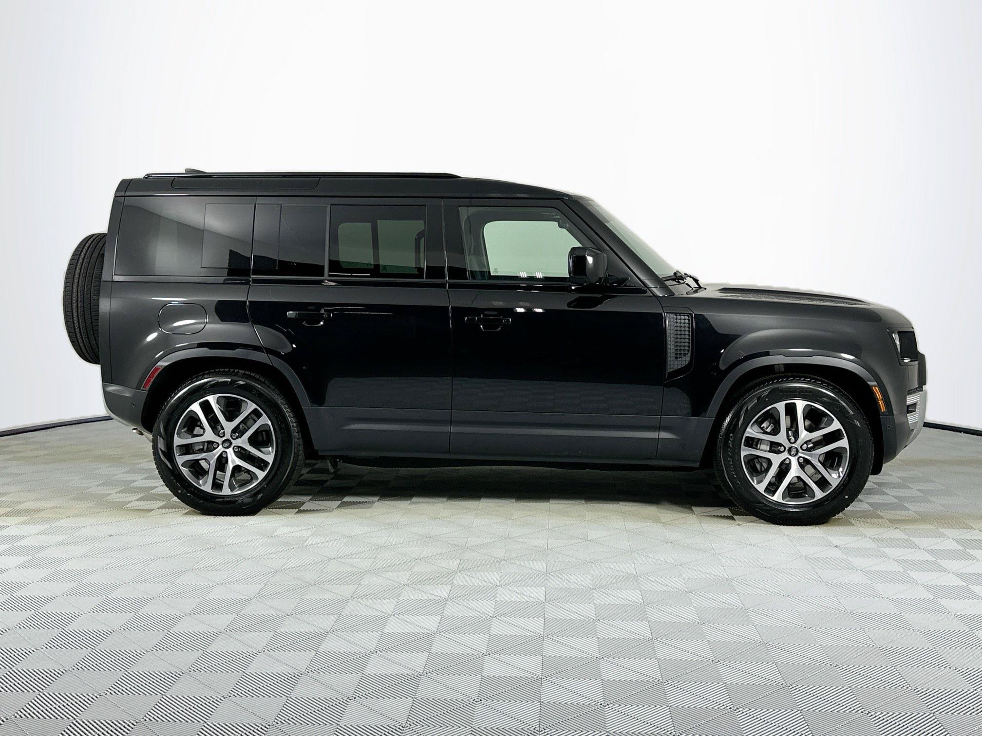Certified 2025 Land Rover Defender 110 S AWD/4WD image 4