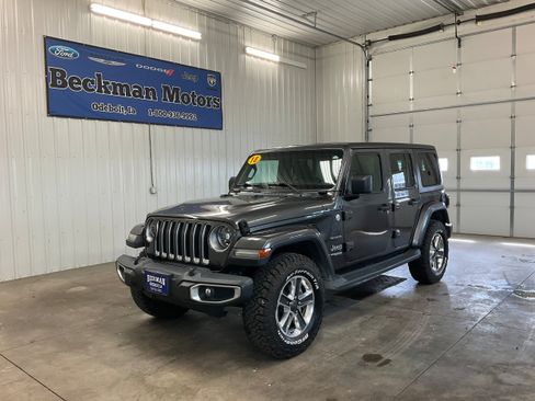 Used 2018 Jeep Wrangler Unlimited Sahara AWD/4WD image 1