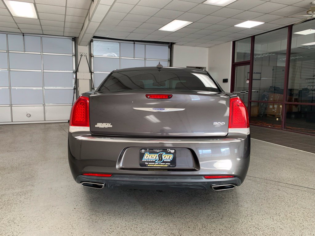 Used 2019 Chrysler 300 Touring w/ Quick Order Package 2EF RWD image 6