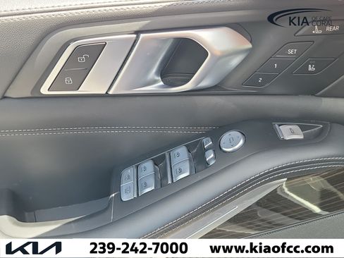 Used 2023 BMW X7 xDrive40i AWD/4WD image 27